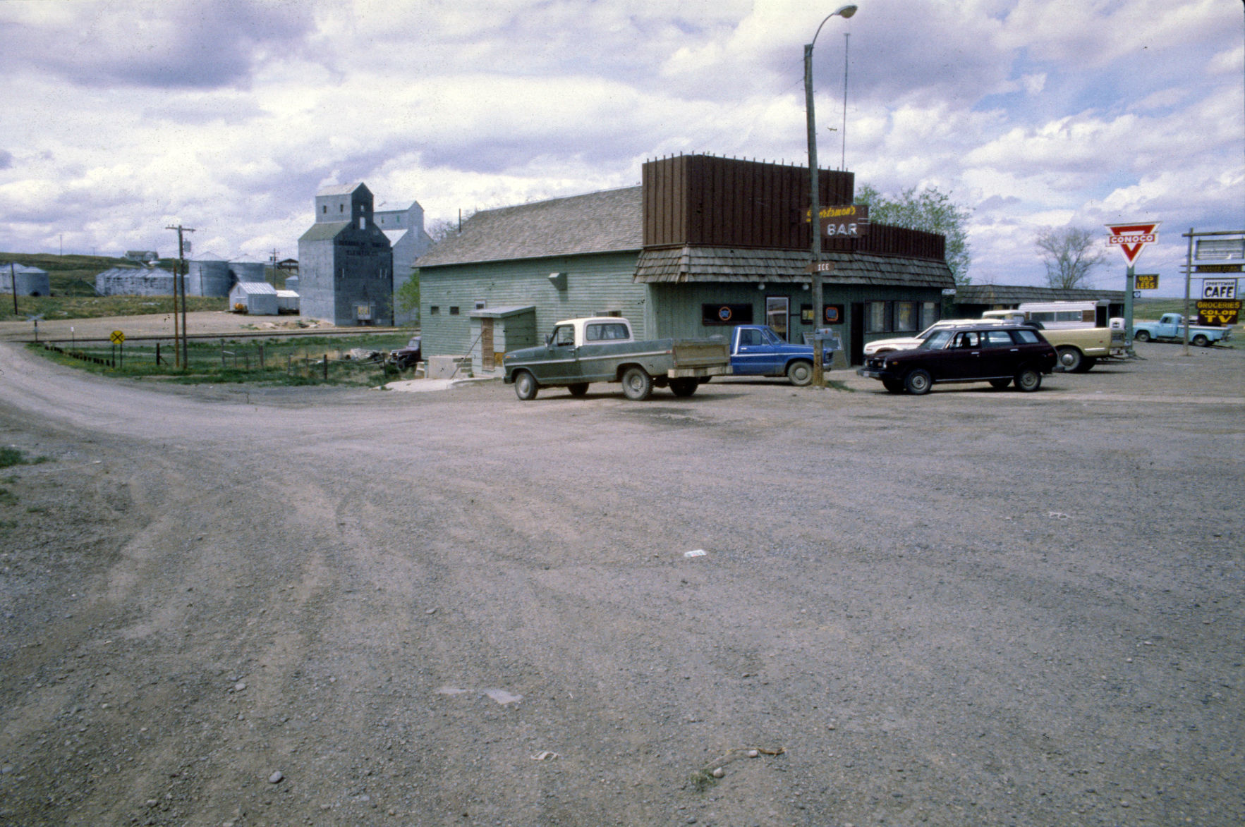 Sportsman's Bar, Broadview, 1980
